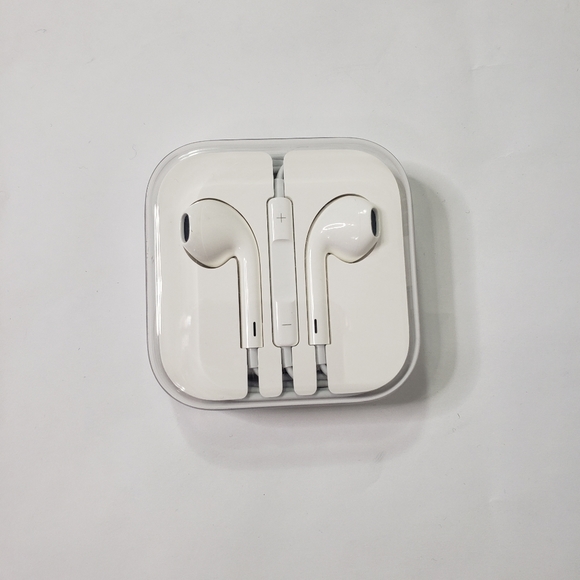 Apple Other - Apple wired earbud headphones new in case white